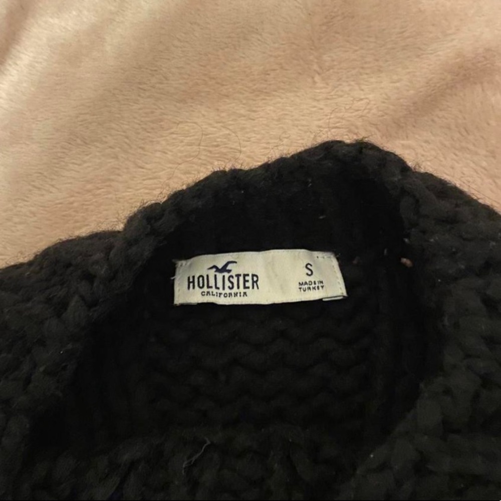 Super cute black Hollister knit chunky sweater - Picture 2 of 3
